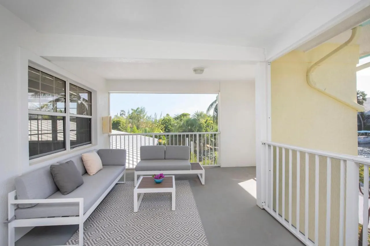 Snug Harbour View Condo #7 George Town Holiday home